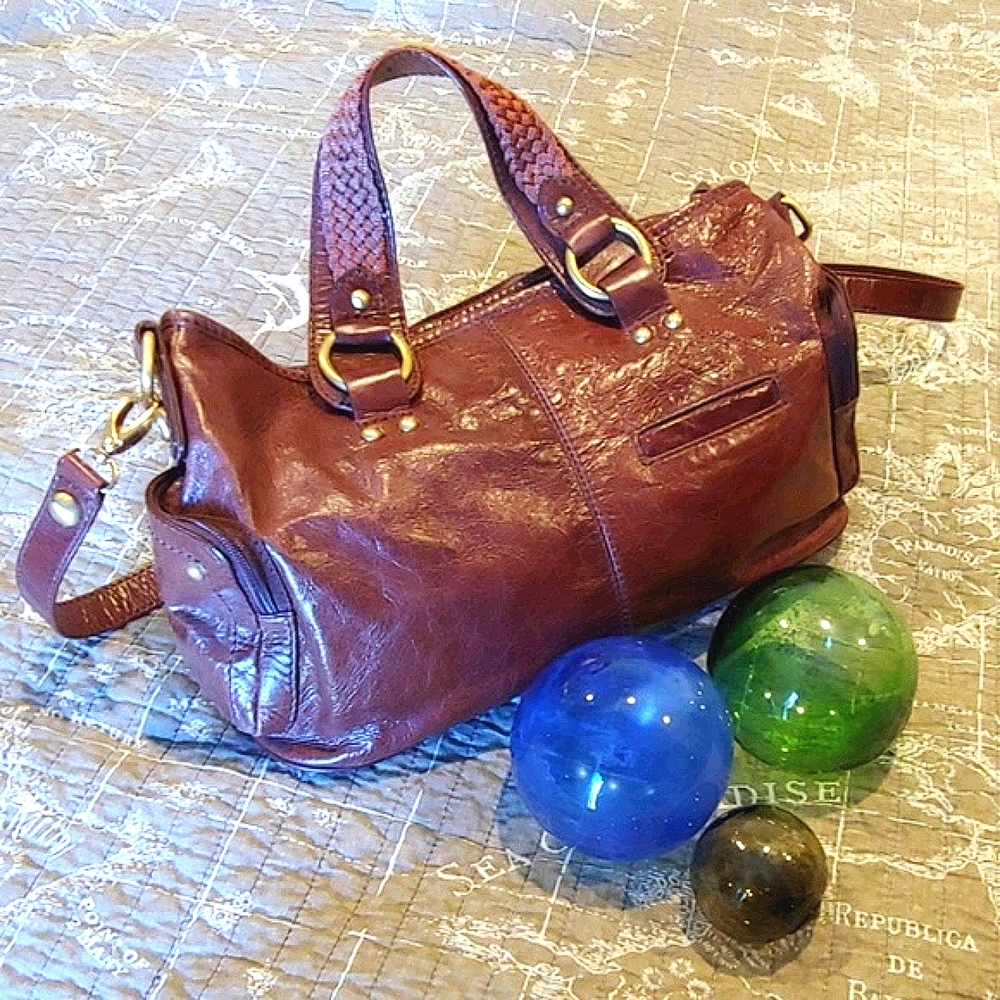 The SAK Leather footed purse. - Picture 2 of 7